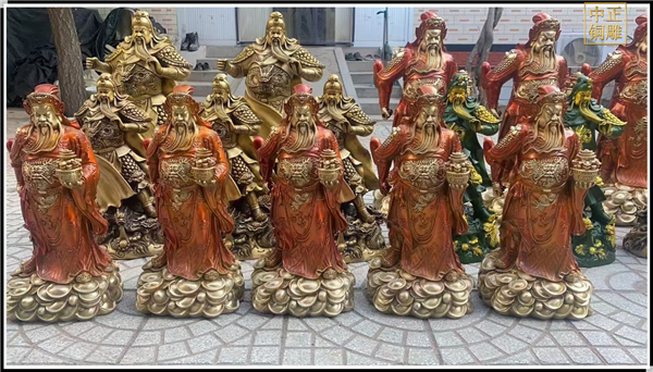 小型站像拿刀關(guān)公銅像價(jià)錢.jpg 小型站像拿刀關(guān)公銅像價(jià)錢.jpg